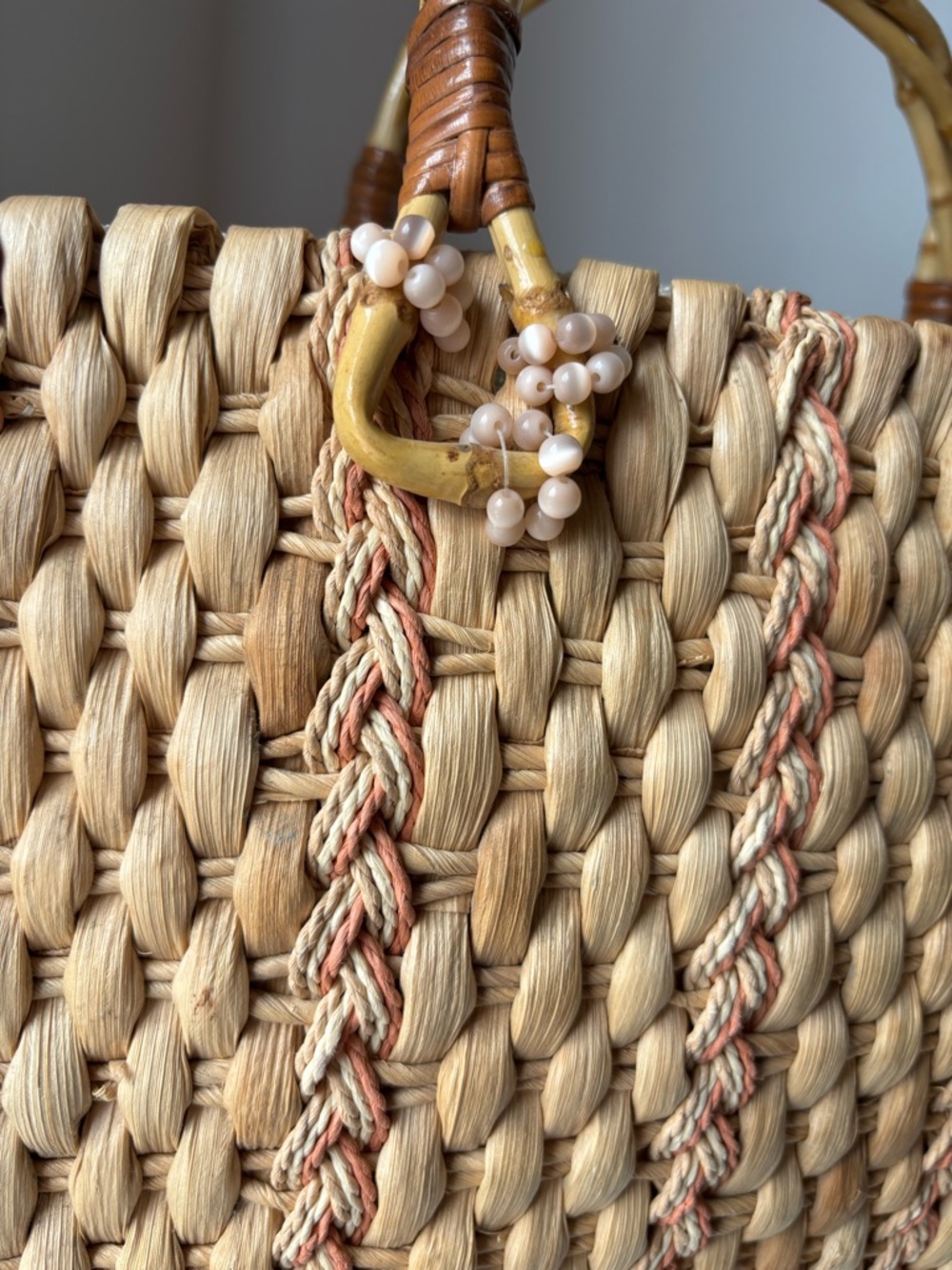 Vintage Straw Tote Handle Bag w Wicker Handles Top Zipper Beaded Handle Detail - Picture 2 of 16